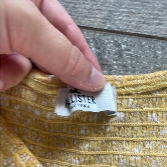 Hollister Size Small Yellow Floral Bohemian Style Top. - Picture 6 of 8